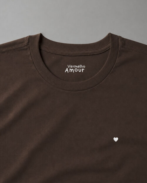 Camiseta Basique Coração - Marrom Jacarandá Camiseta Basique Coração - Marrom Jacarandá