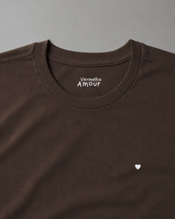 Camiseta Basique Coração - Marrom Jacarandá Camiseta Basique Coração - Marrom Jacarandá