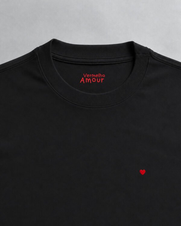 Camiseta Comfort Coração - Class Preta