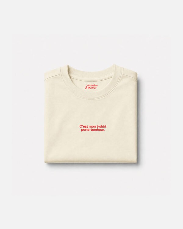 Camiseta Comfort C’est mon t-shirt porte-bonheur - Off-white